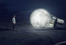 Bulb Moon – Photoshop Manipulation Tutorial Processing